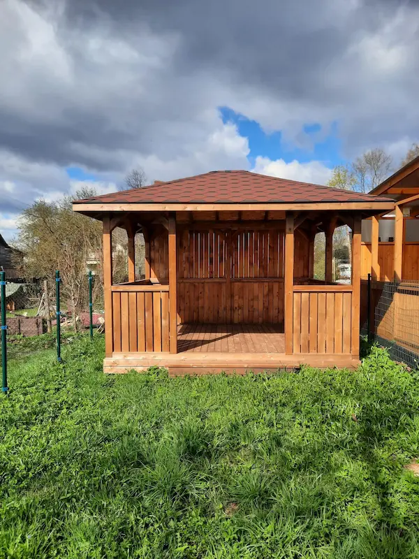 €2,800 Terrace / shelter